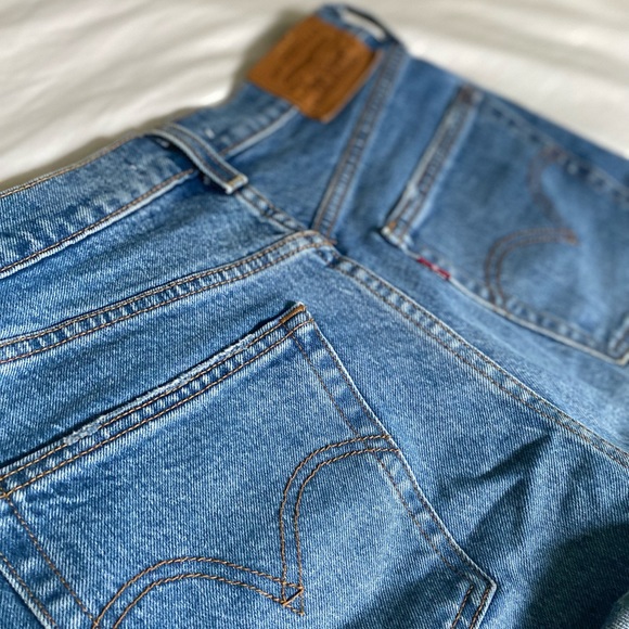 Levi’s ribcage Jean shorts - Picture 3 of 5